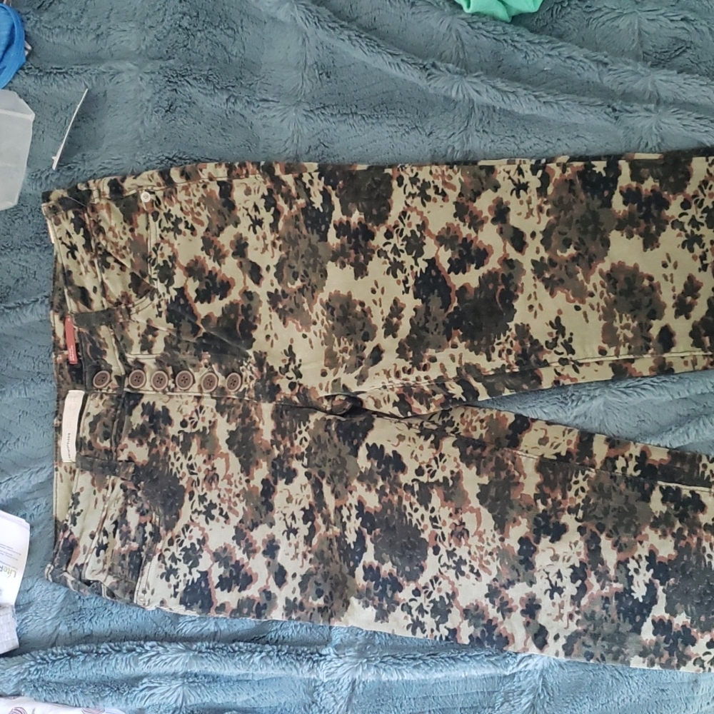 Anthropologie Plicro Floral Camo High Rise Skinny Pants
